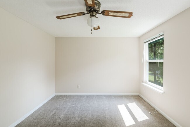 Building Photo - Spacious 3 bedroom home in desirable SW Durham! Super dog friendly with large fenced yard!