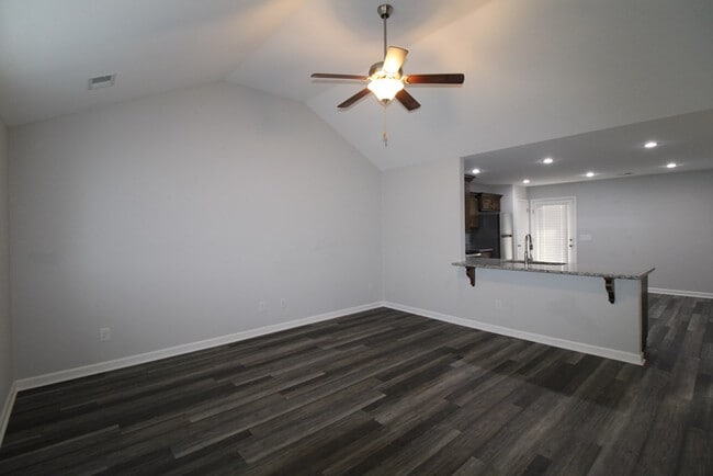 Building Photo - 581 Brushwood Dr