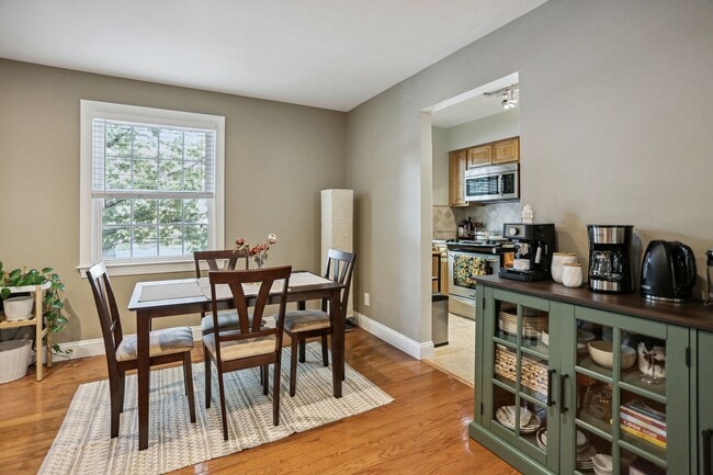 Building Photo - Spacious 2BR/1BA in Rock Creek Gardens!