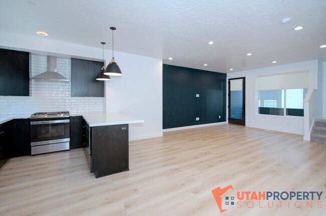 Building Photo - 351 W 800 N