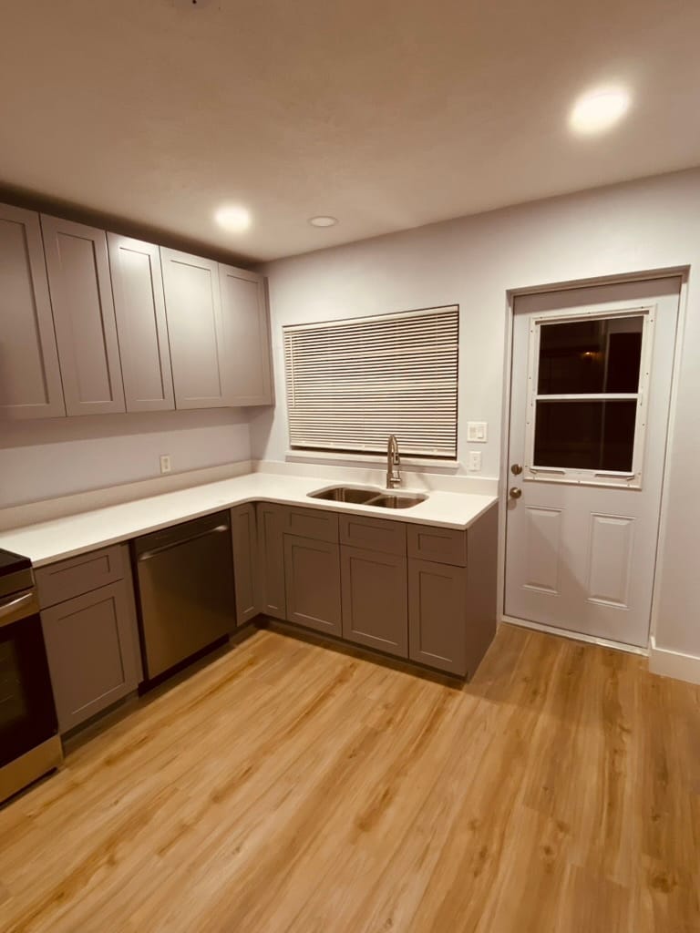 Kitchen 1-4 - 131 W Atwater Ave