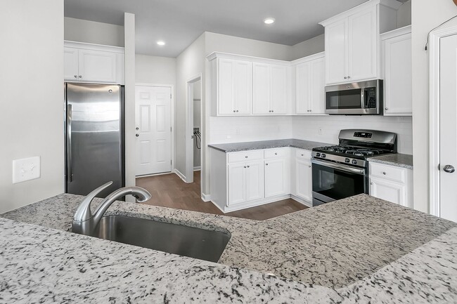Building Photo - Meticulous 3 Bedroom Home in Lindera Prese...