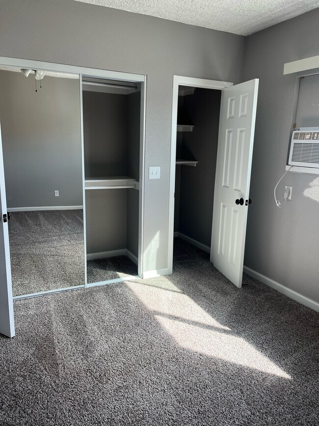 Building Photo - Windsor