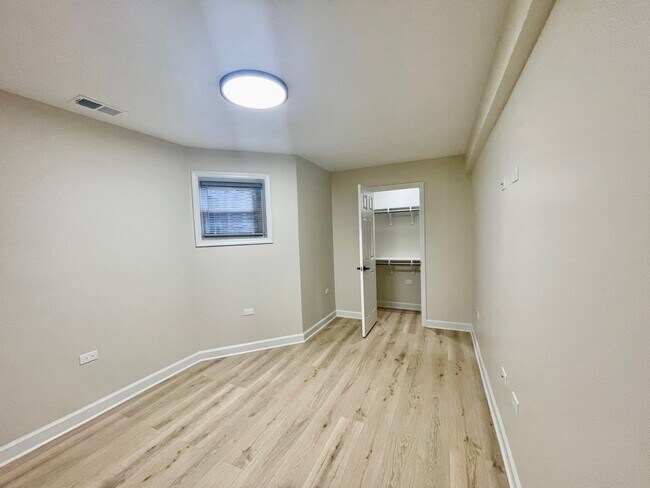 Building Photo - 4845 N Kostner Ave