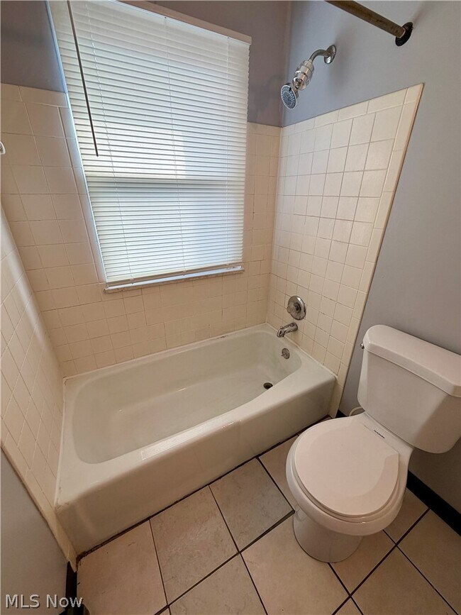 Building Photo - 841 Moyer Ave