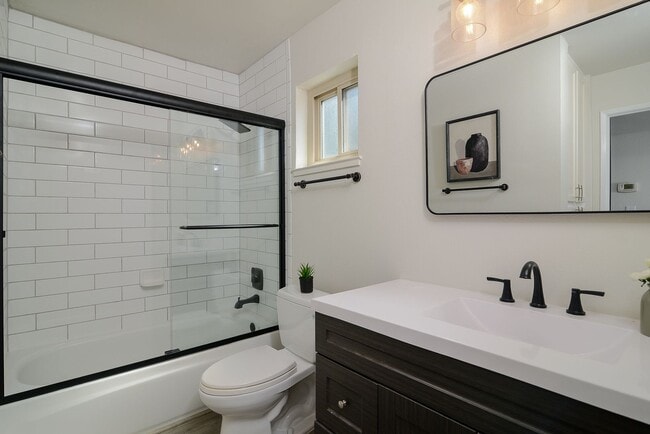 Building Photo - GORGEOUS REMODELED 3 BED CONDO IN GATE COM...