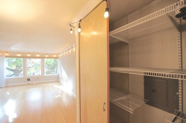 Building Photo - 22 Moss Ave