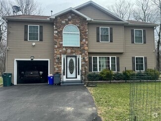 Building Photo - 3051 Briarwood Dr