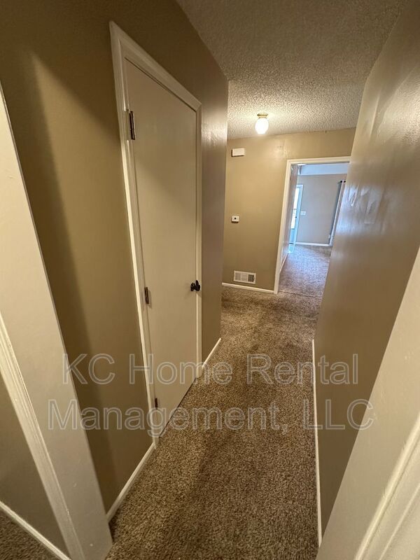 Building Photo - 308 NE Independence Ave