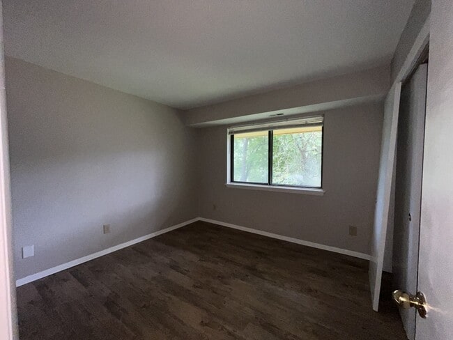 Building Photo - 1212 Schaub Dr