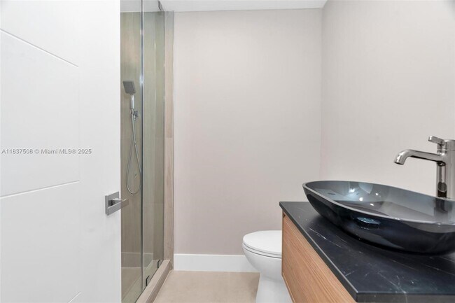 Building Photo - 5255 Collins Ave