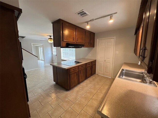 Building Photo - 214 Shenandoah Dr