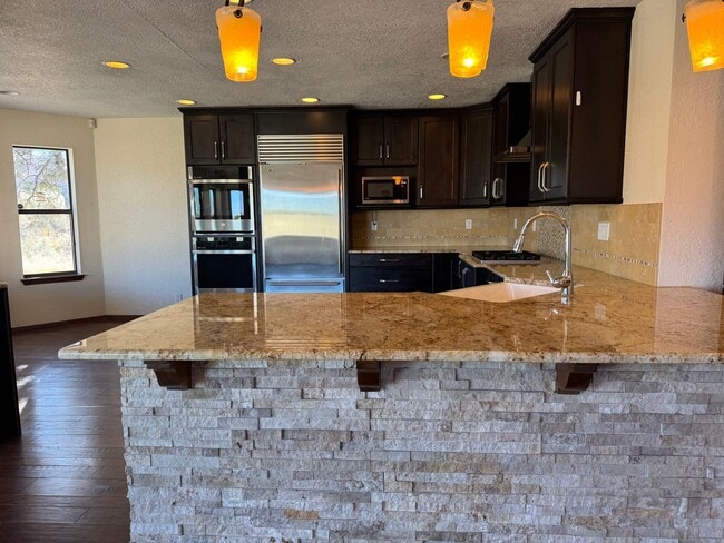 Building Photo - Glenwood Hills Luxury Home