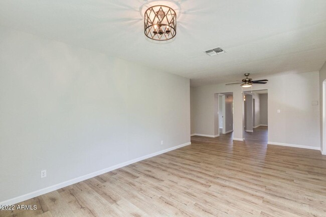 Building Photo - 2030 N 38th Pl