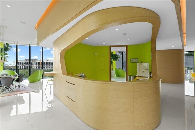 Building Photo - 501 NE 31st St