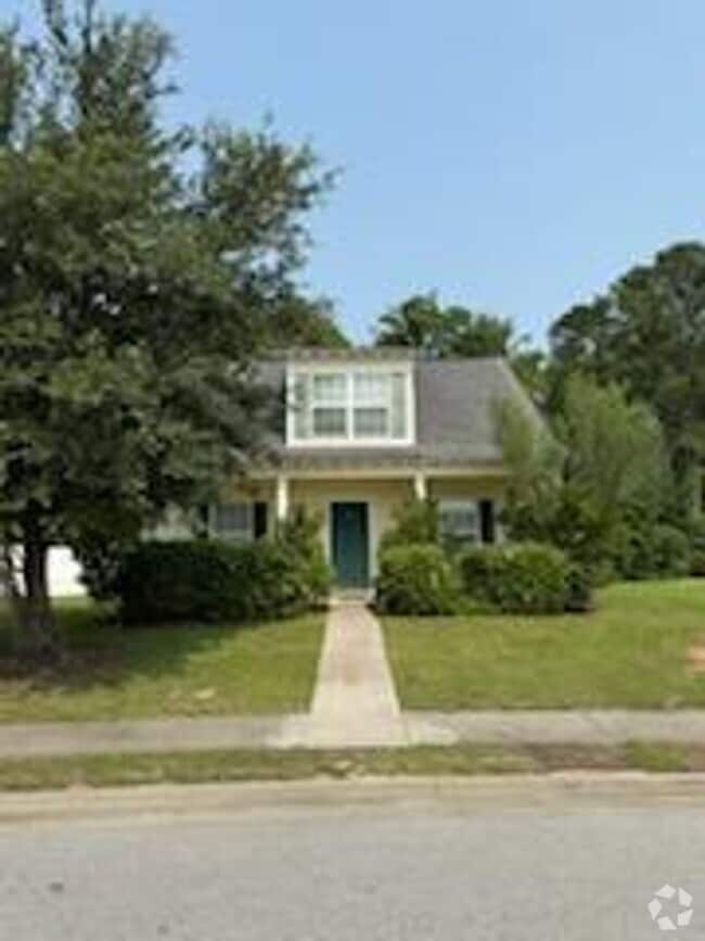 Building Photo - Convenient Southside Bungalo