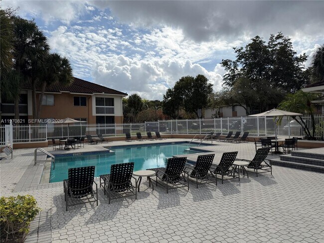 Building Photo - 882 NW 92nd Ave