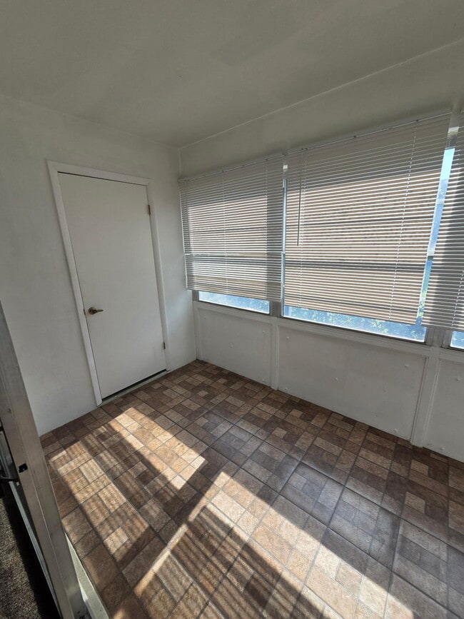 Building Photo - 2302 Sunrise Blvd