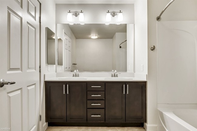 Building Photo - 621 Tasman Dr