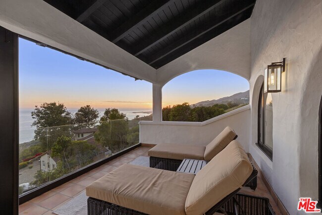 Building Photo - 3909 Villa Costera