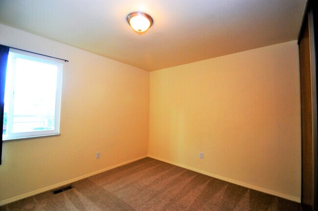 Building Photo - 1288 Suncrest Way