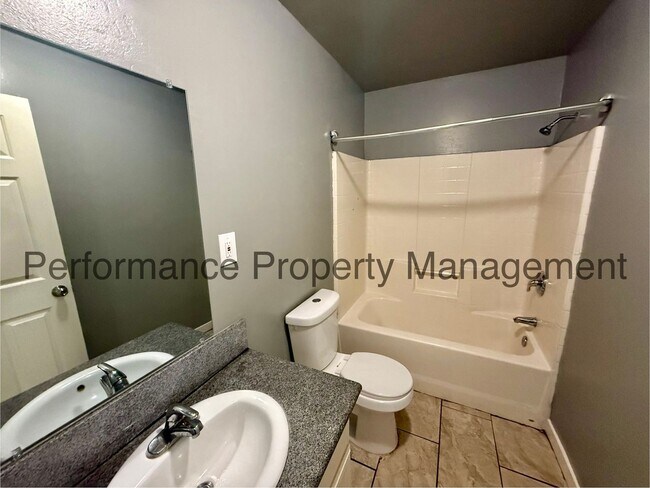 Building Photo - 326 Beardsley Ave