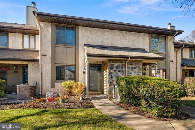 Building Photo - 60 Hampshire Dr