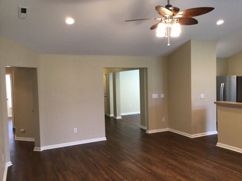 Building Photo - 5069 Carrington Ct