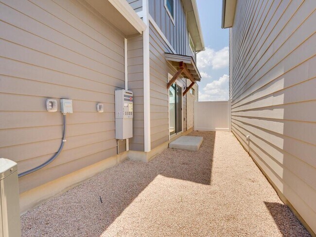 Building Photo - 7702 Dylan Dr