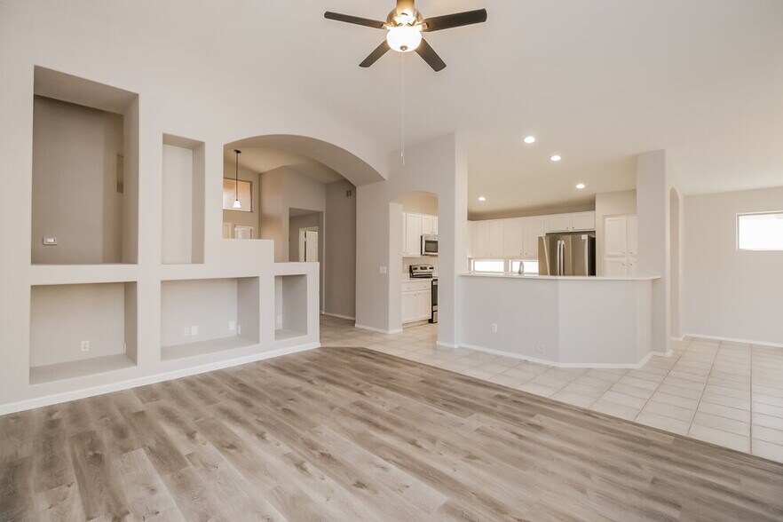 Building Photo - 1162 E Baylor Ln