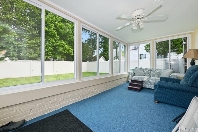 Building Photo - 442 Langley Ave