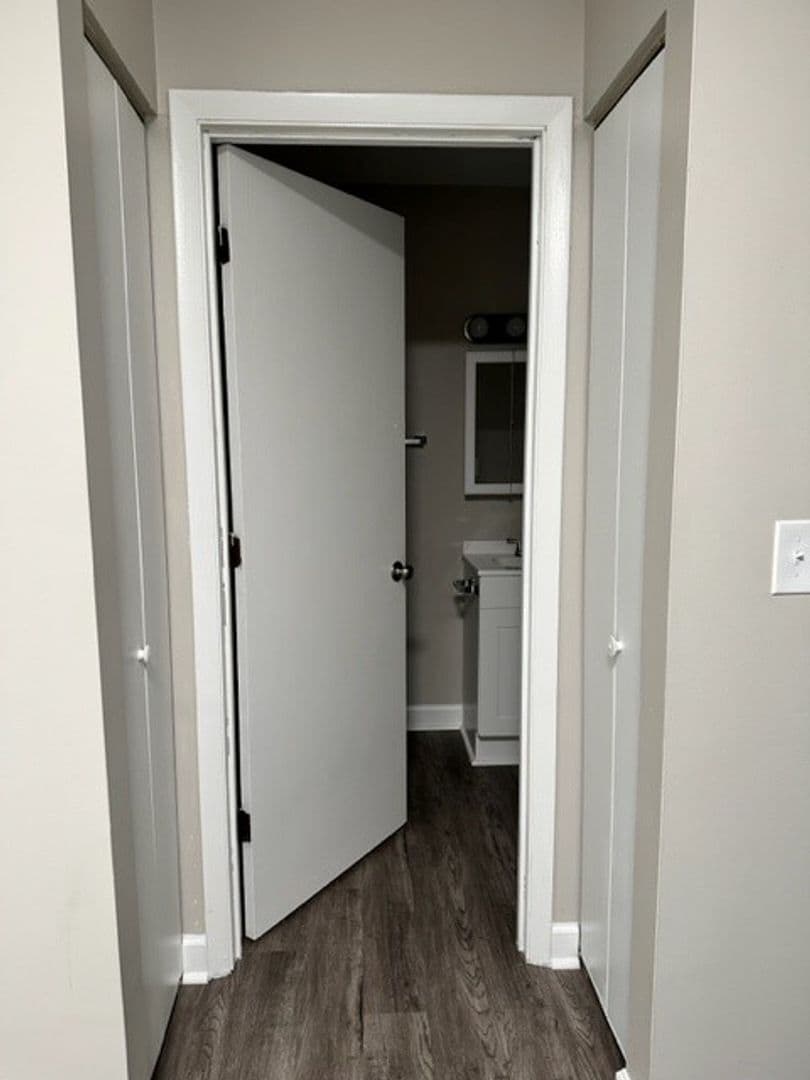 Building Photo - 216 Colonial Heights Rd