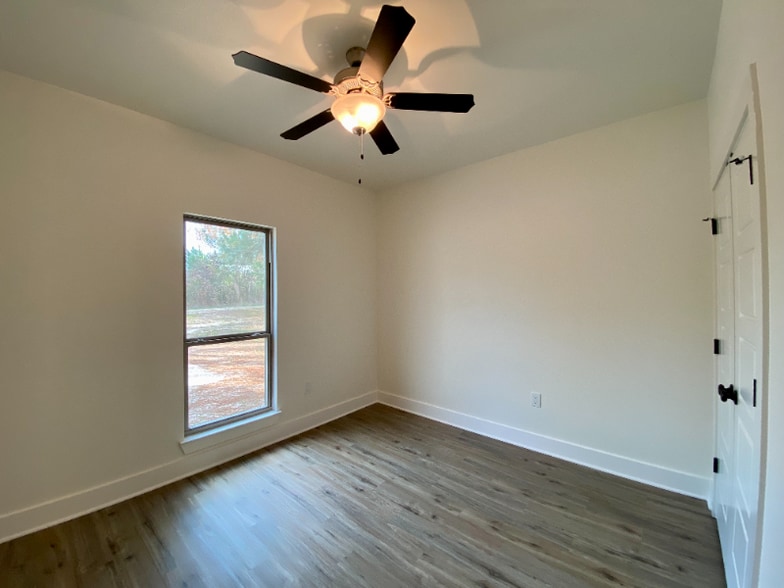 Building Photo - 346 Parks Cir