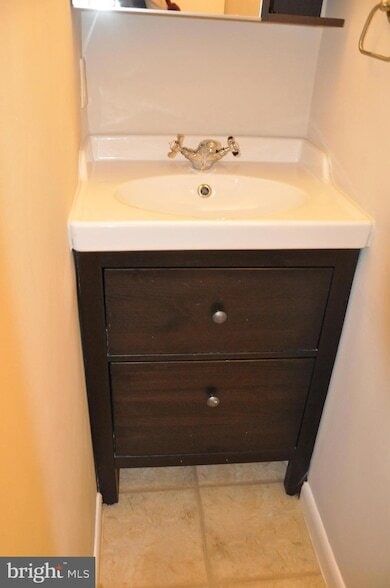 Building Photo - 9705 Glen Ave