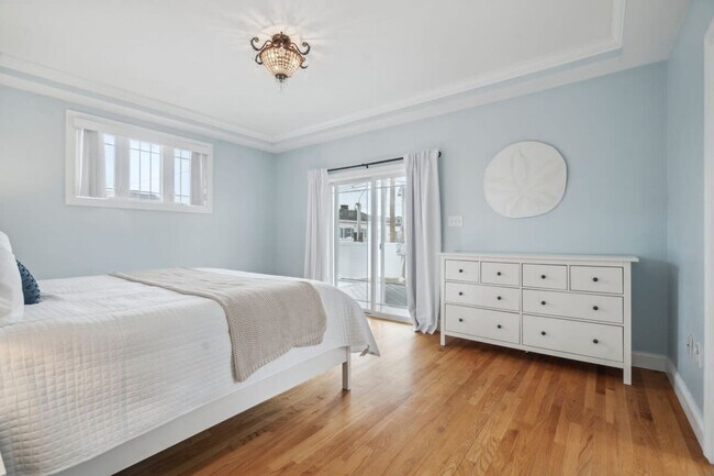 Building Photo - 9 Lowell St