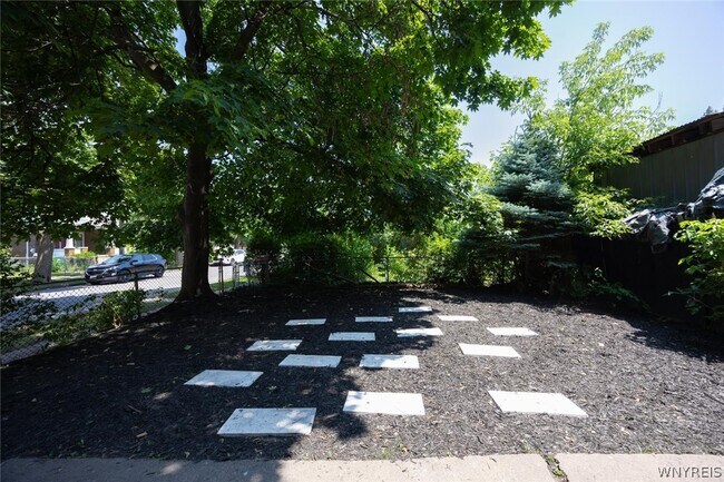 Building Photo - 1023 15th St