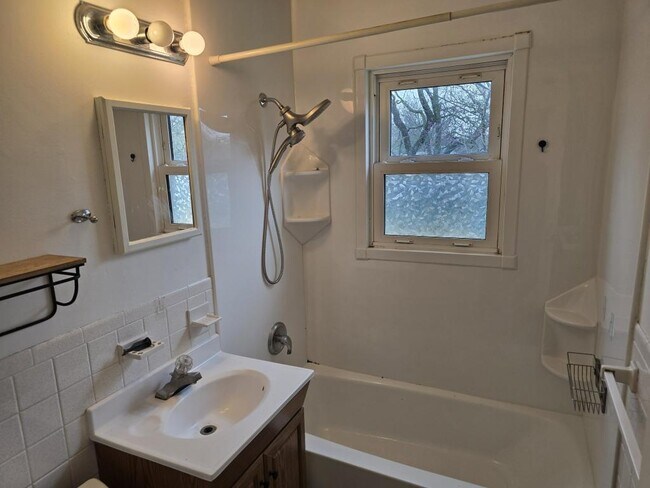 Building Photo - 1403 NE 75th St