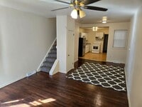 Building Photo - 3 Bedroom 1 Bathroom Townhouse