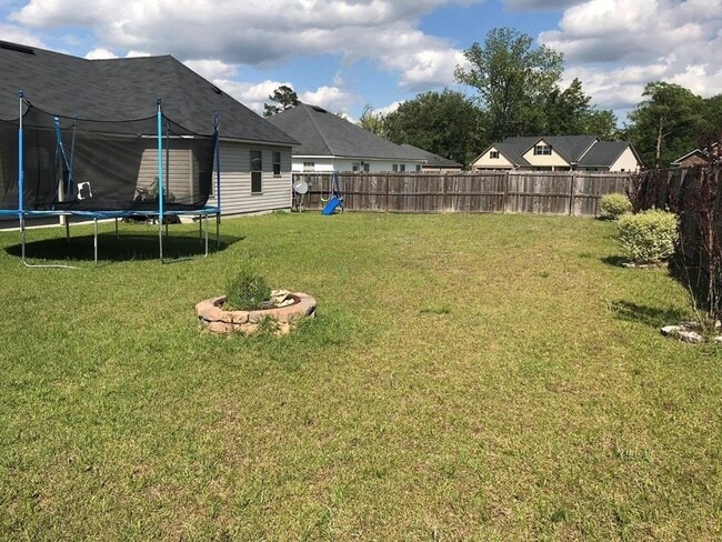 Building Photo - Spacious 3BR/2BA Home in Miller Farms with...