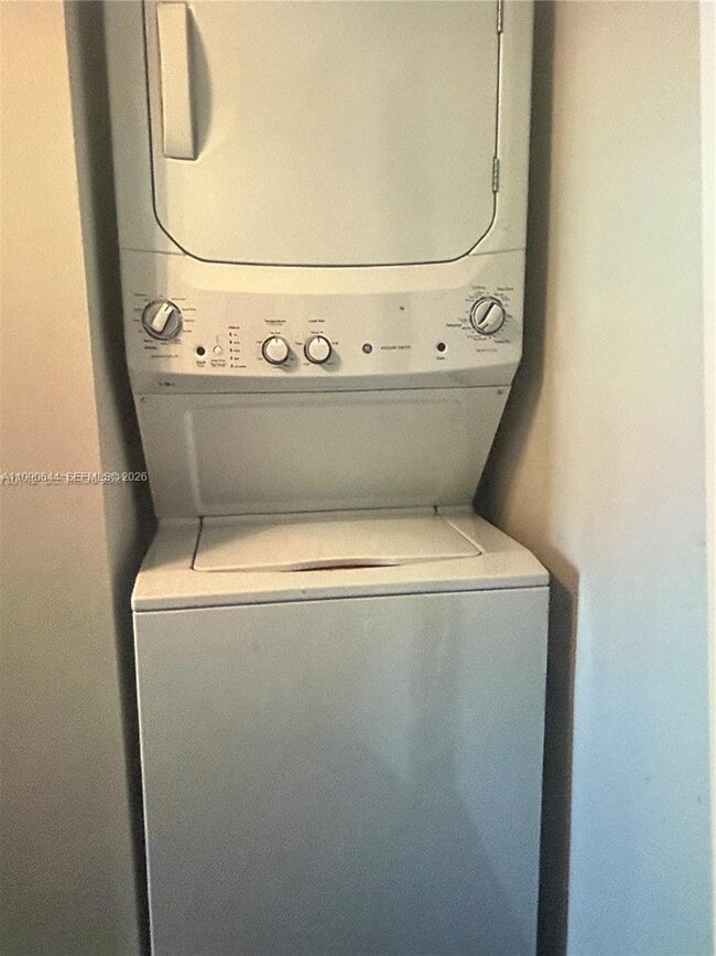 Building Photo - 2000 Towerside Terrace