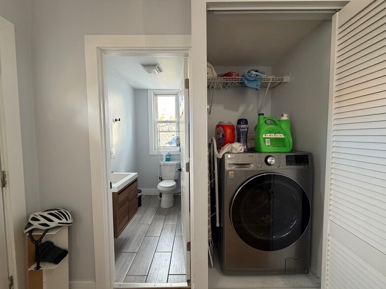 Building Photo - 1626 N Washtenaw Ave