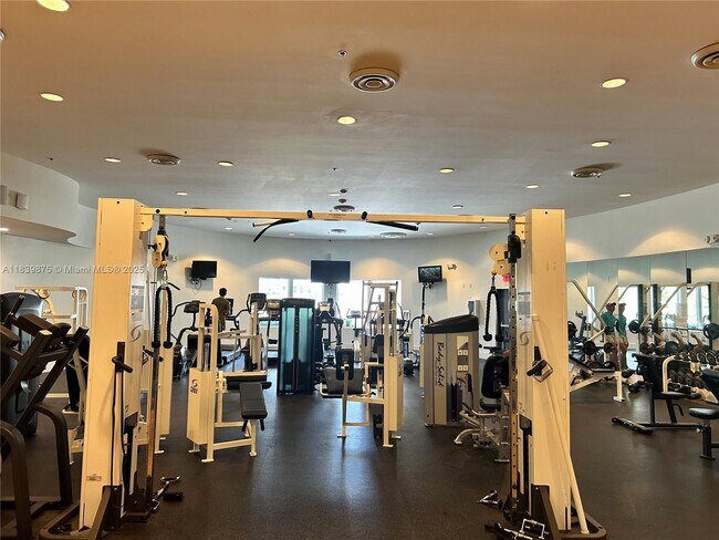 Building Photo - 5600 Collins Ave