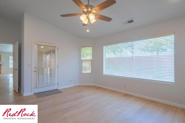 Building Photo - 4 Bedroom in Amber Estates - Newer LVP Flooring throughout home!