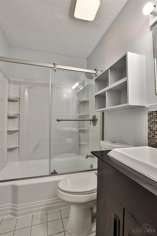 Building Photo - Two Bedroom Home for UC Students for This Year and Next!