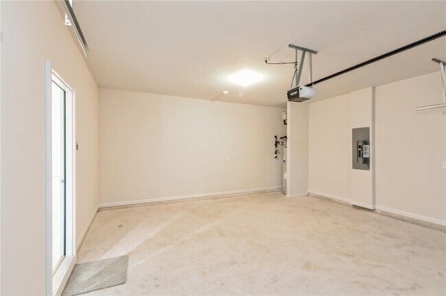 Building Photo - 624 Mackenzie Cv