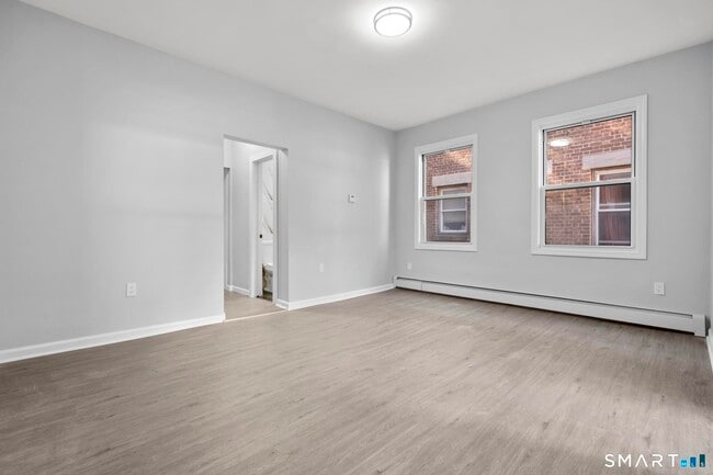 Building Photo - 276 Bond St