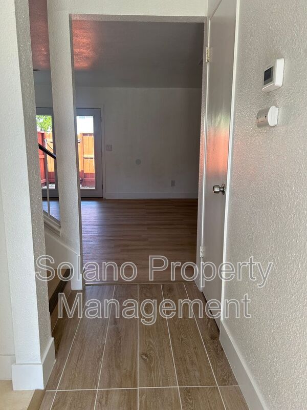 Building Photo - 1970 Grande Cir