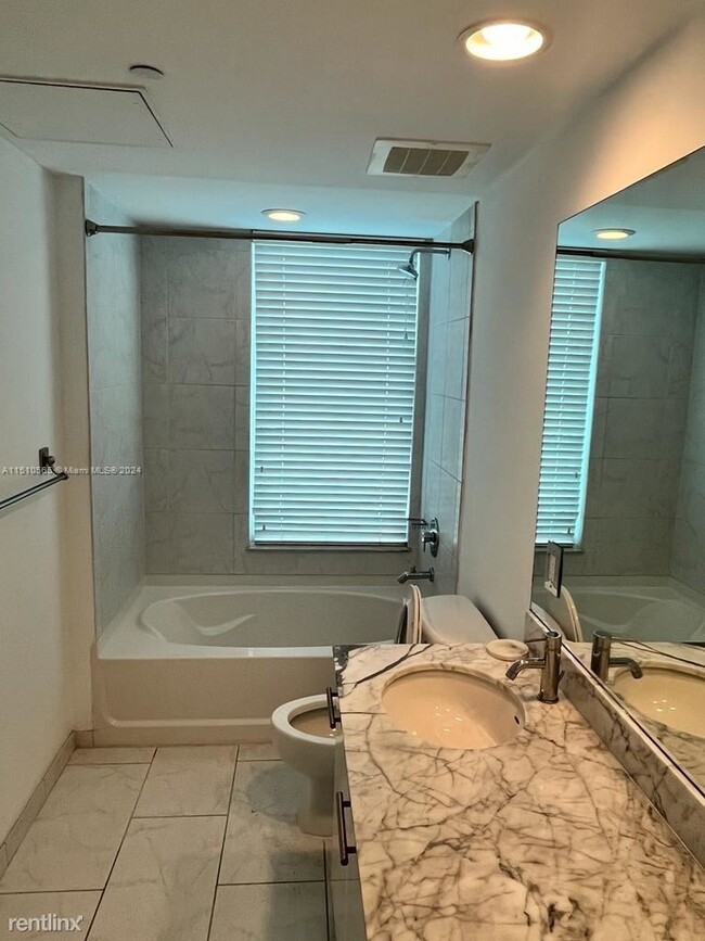 Building Photo - 1 br, 1 bath Condo - 951 Brickell Ave Apt ...