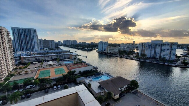 Building Photo - 1833 S Ocean Dr