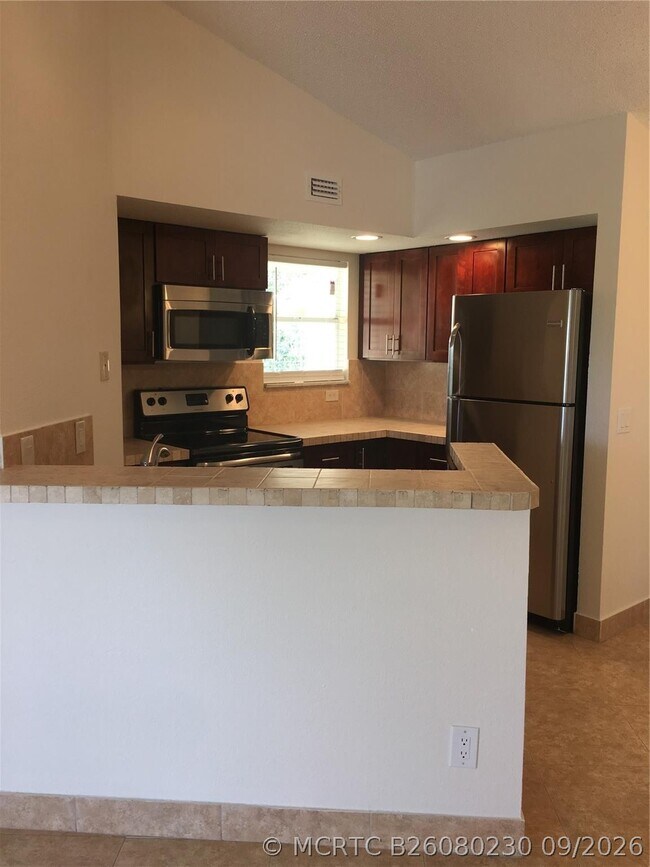 Building Photo - 12950 Vista Isles Dr